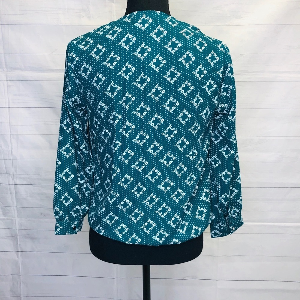 New ! Francesca’s Forest Green Top - Picture 3 of 5